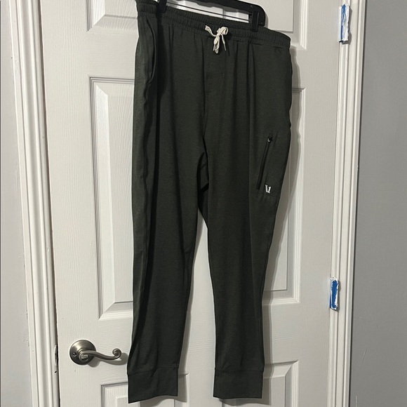 Vuori Olive Sunday Performance Jogger - Picture 1 of 8